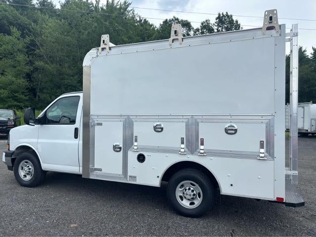 2025 Chevrolet Express Cutaway 3500 Base