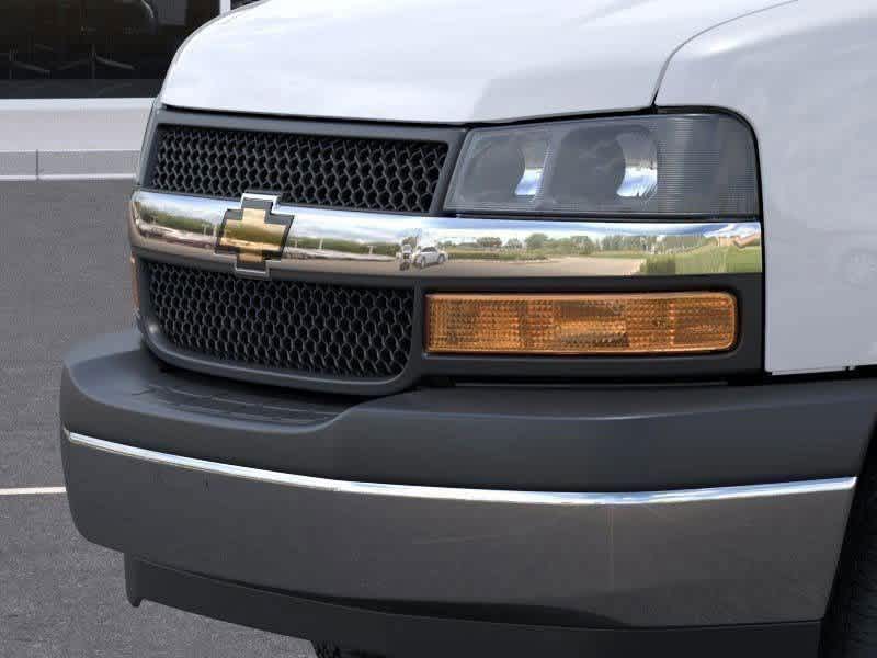 2025 Chevrolet Express Cutaway 3500 Base