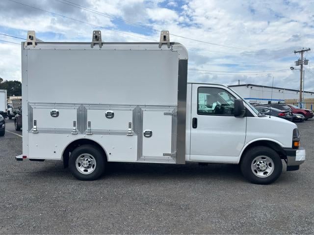 2025 Chevrolet Express Cutaway 3500 Base