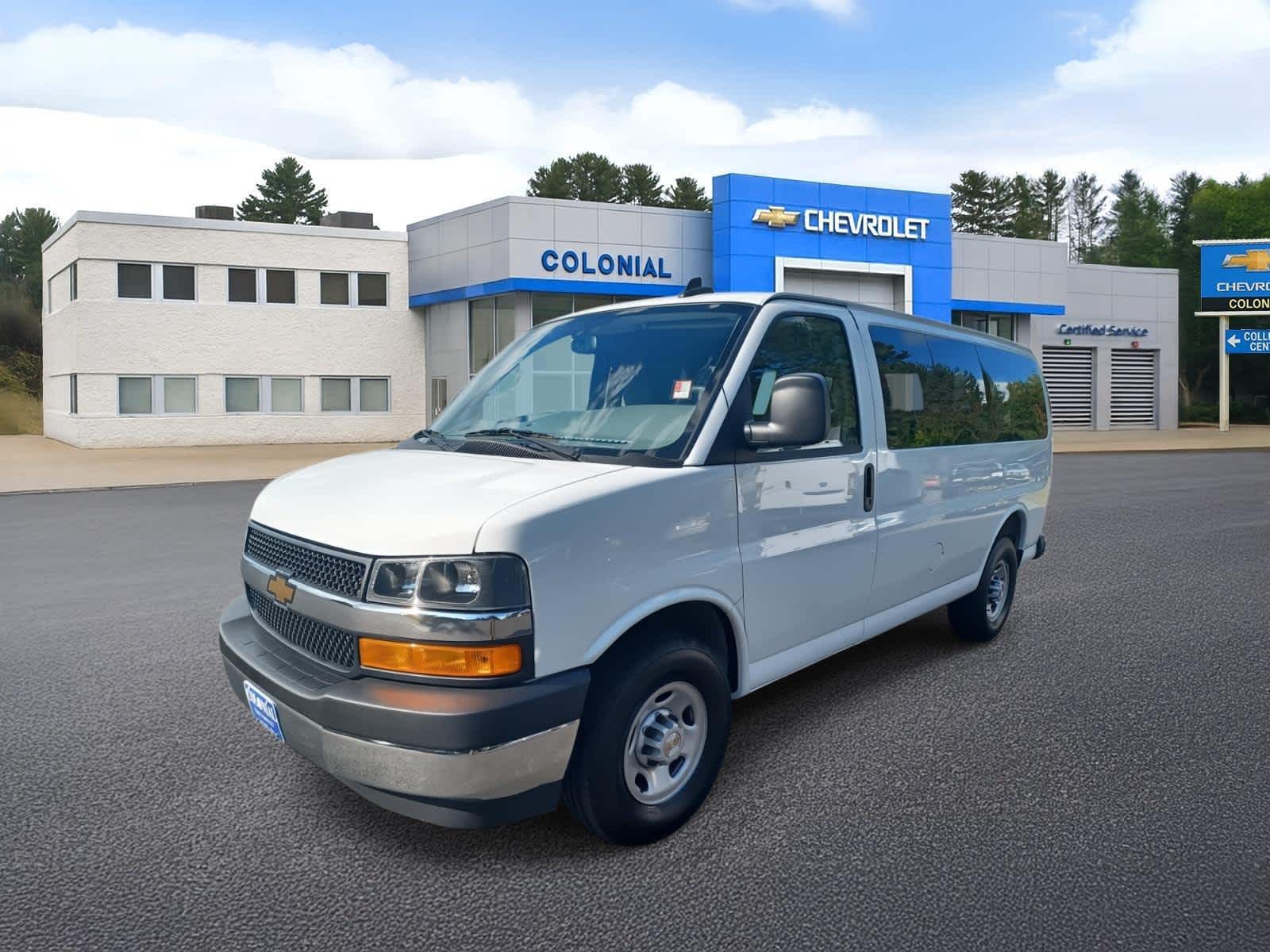 2025 Chevrolet Express Passenger 3500 1LS