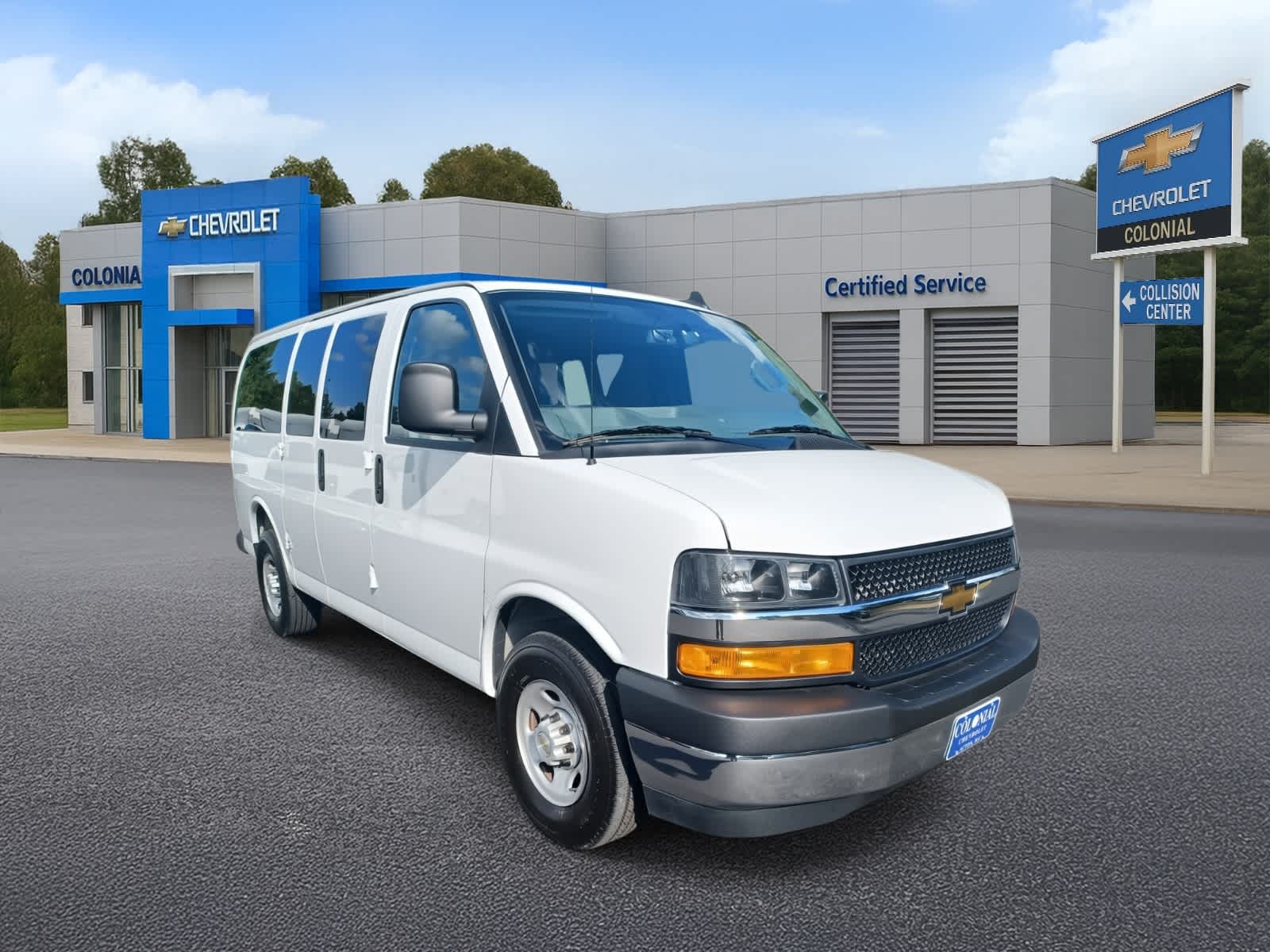 2025 Chevrolet Express Passenger 3500 1LS