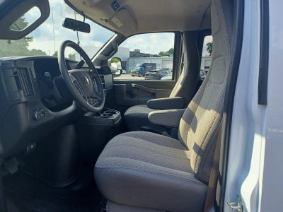 2025 Chevrolet Express Passenger 3500 1LS