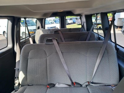 2025 Chevrolet Express Passenger 3500 1LS