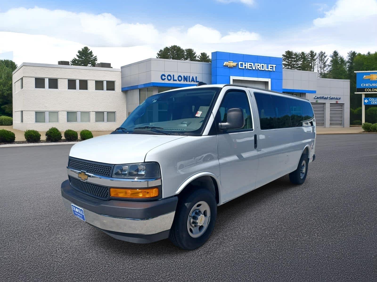 2025 Chevrolet Express Passenger 1LT