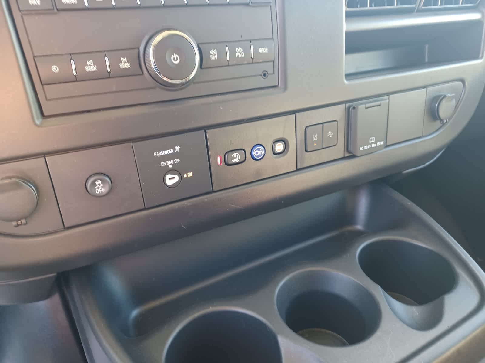 2025 Chevrolet Express Passenger 1LT