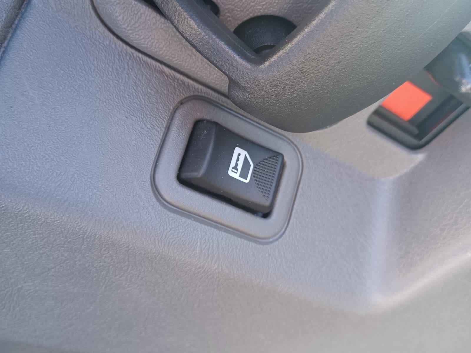 2025 Chevrolet Express Passenger 1LT