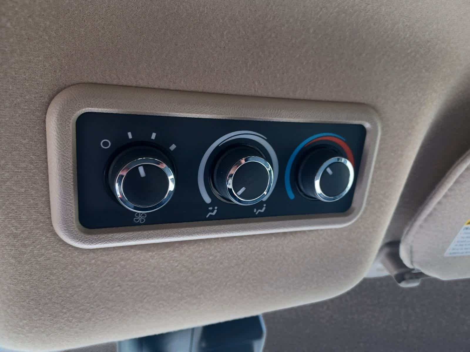 2025 Chevrolet Express Passenger 1LT