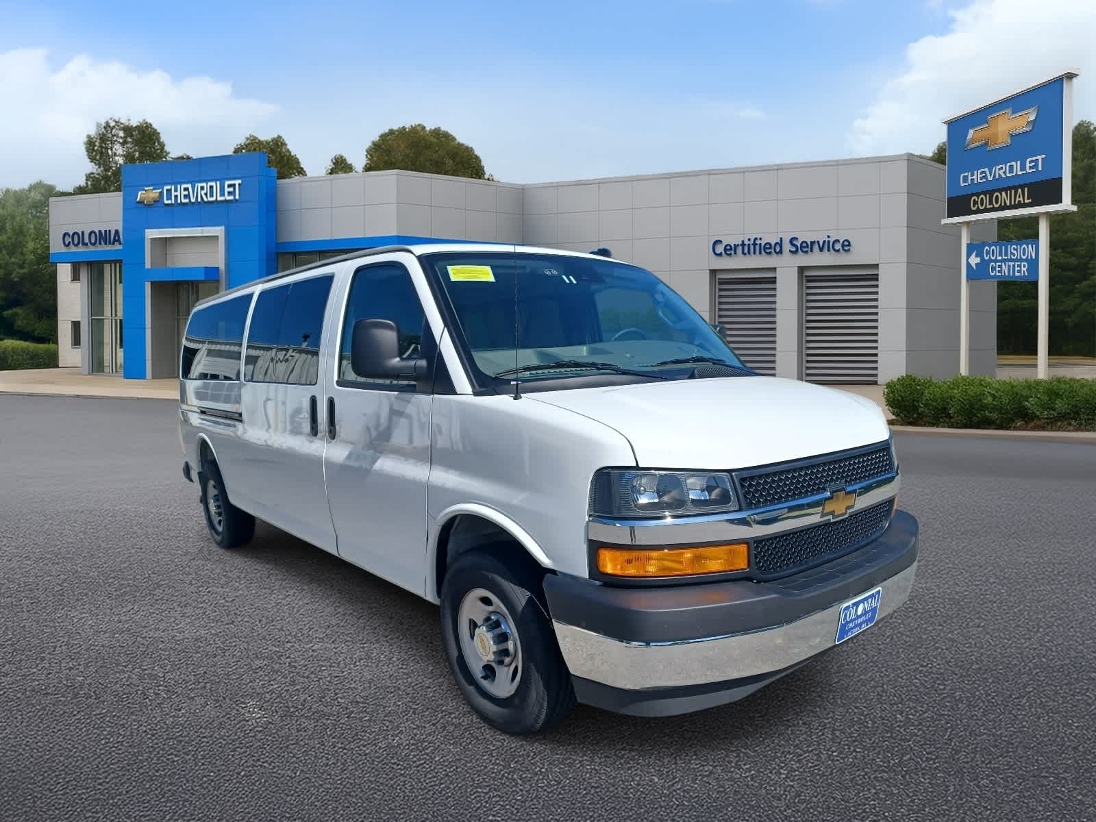 2025 Chevrolet Express Passenger 1LT