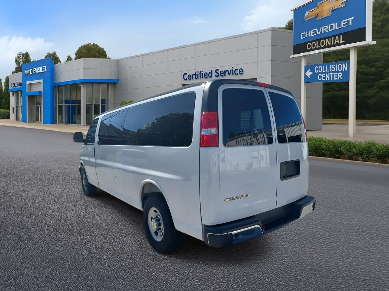 2025 Chevrolet Express Passenger 1LT