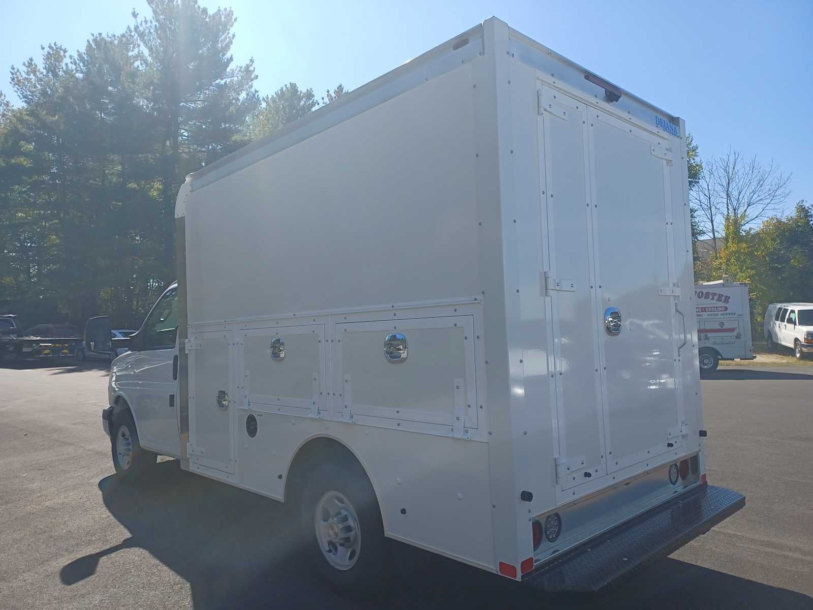 2025 Chevrolet Express Cutaway 3500 1WT