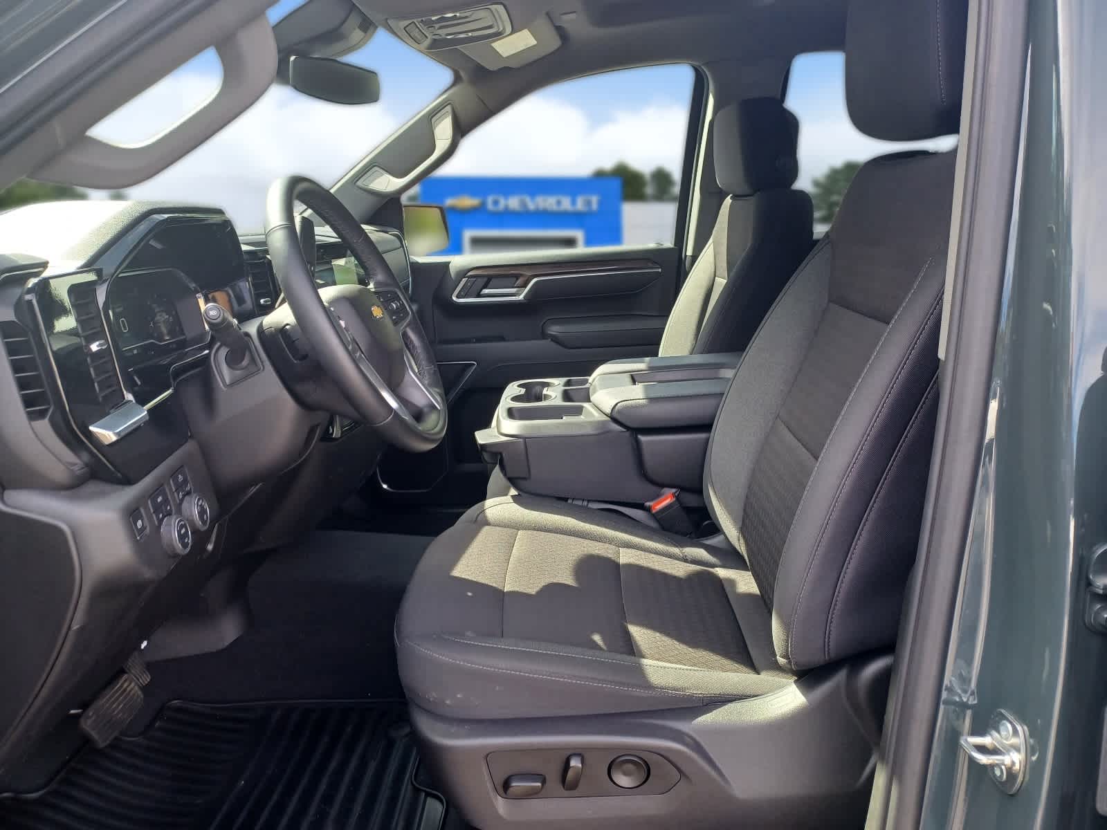 2025 Chevrolet Silverado 1500 LT (2FL)