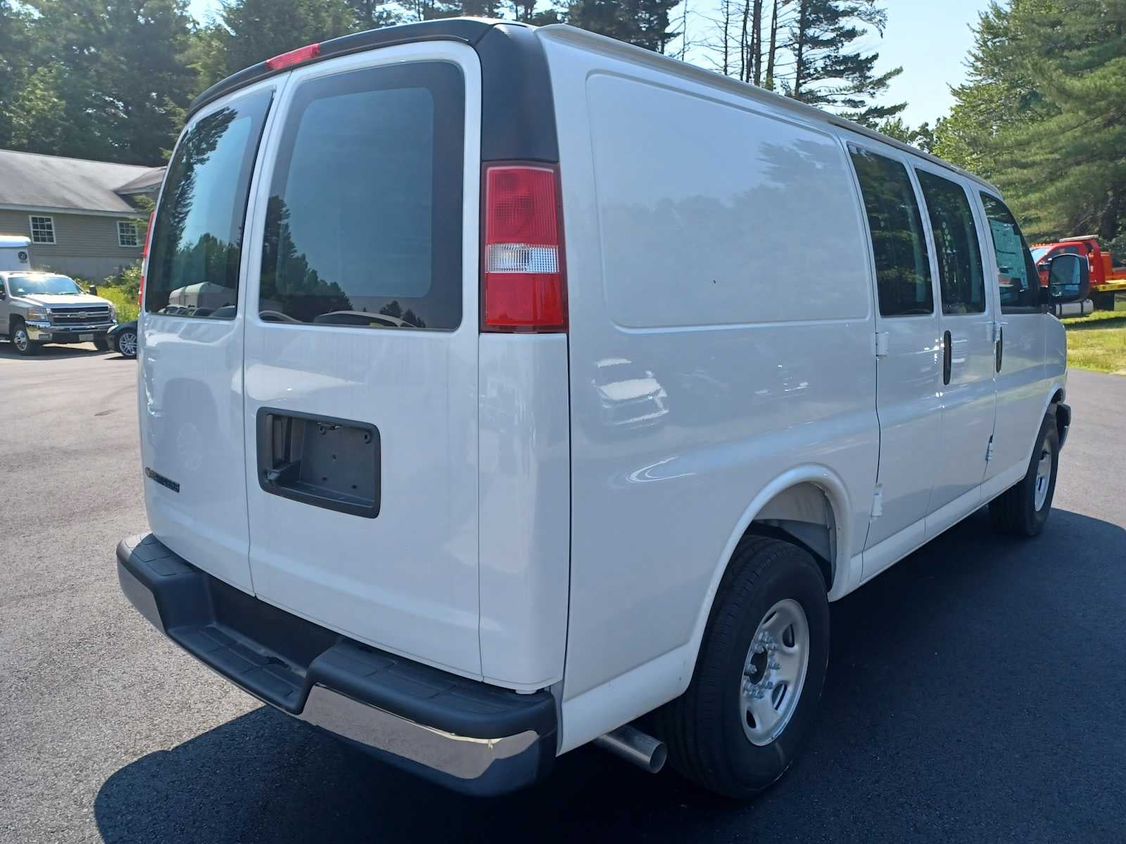 2025 Chevrolet Express Cargo 2500 WT