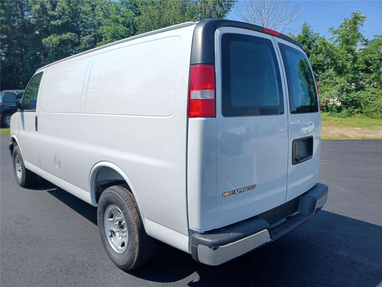 2025 Chevrolet Express Cargo 2500 WT