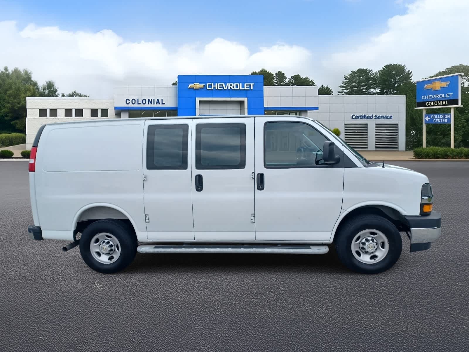 2025 Chevrolet Express Cargo WT