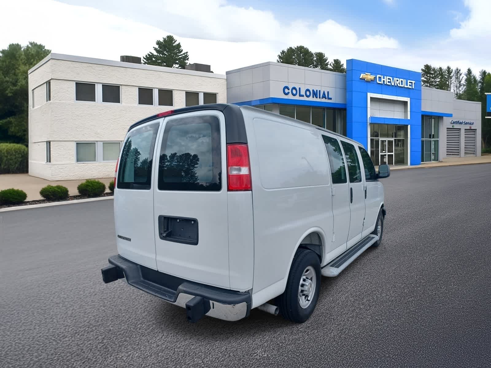 2025 Chevrolet Express Cargo WT