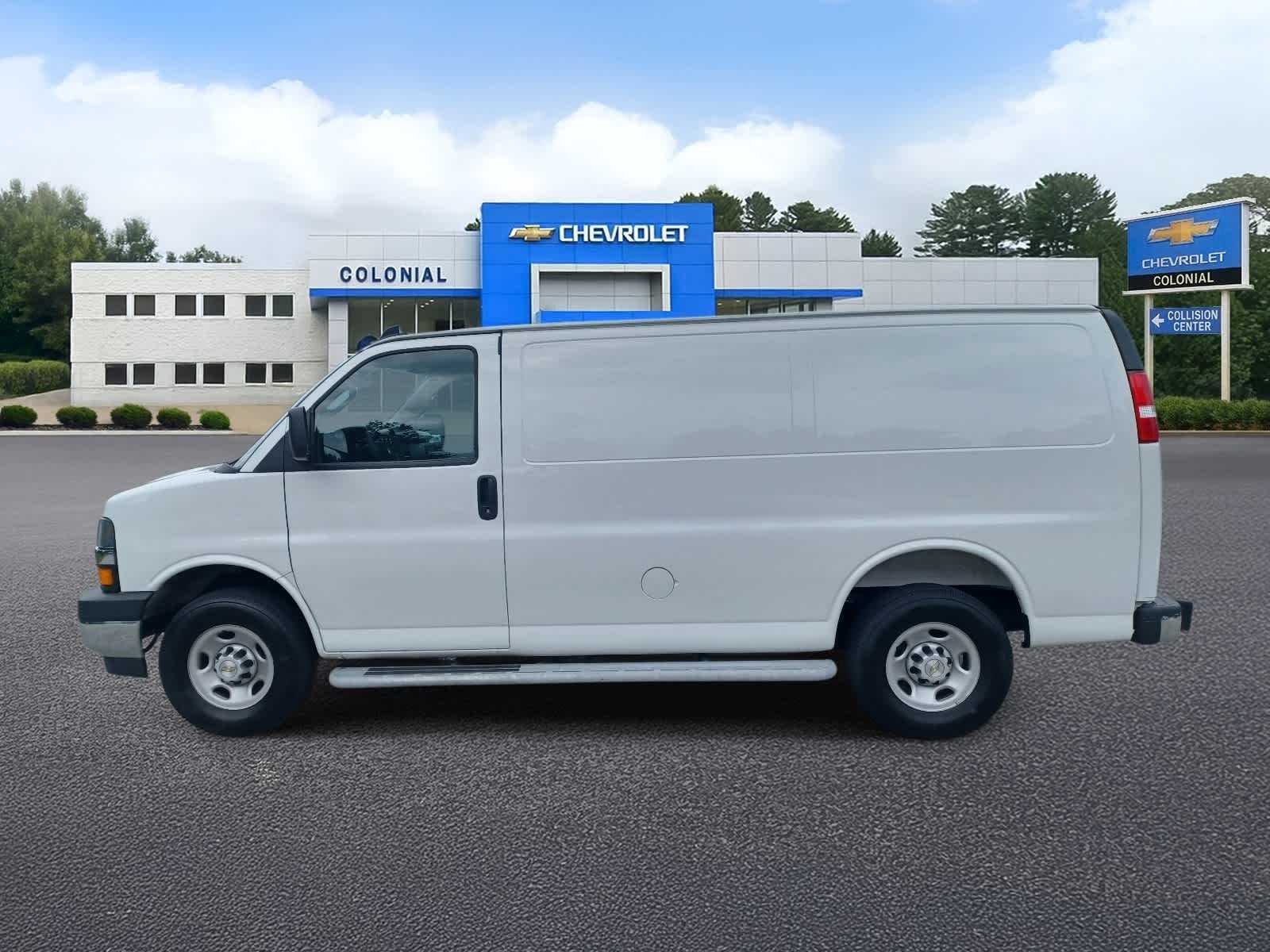 2025 Chevrolet Express Cargo WT