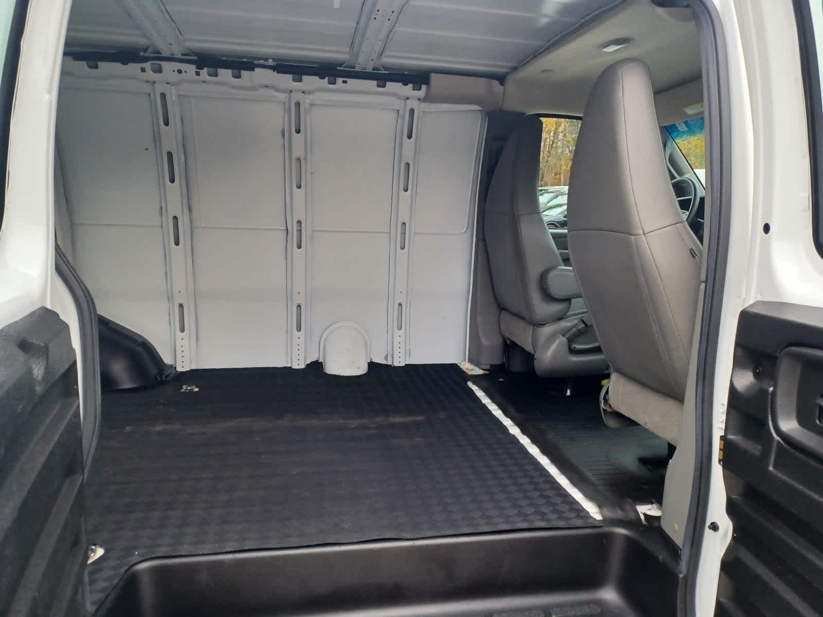 2022 Chevrolet Express Cargo 2500 WT