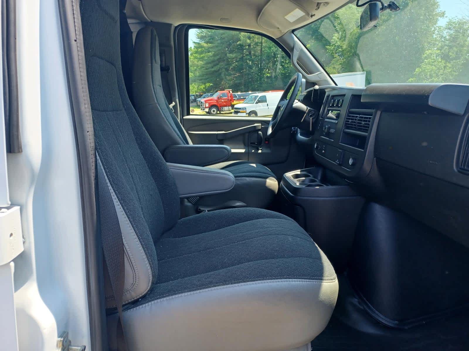 2024 Chevrolet Express Cargo 2500 WT