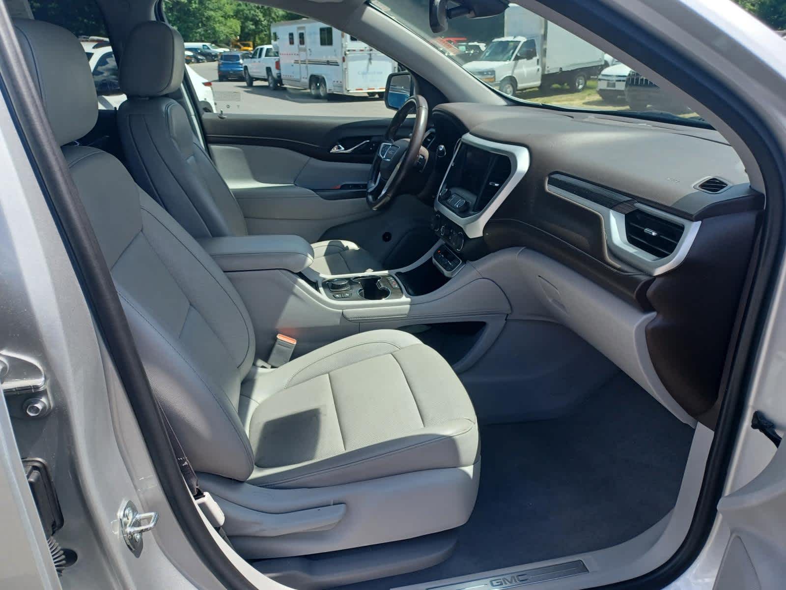 2020 GMC Acadia SLT