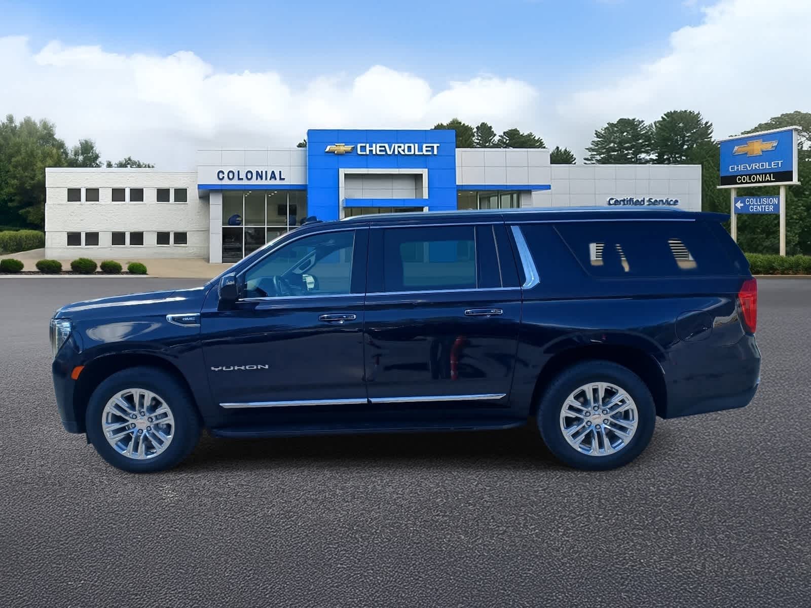 2023 GMC Yukon XL SLT