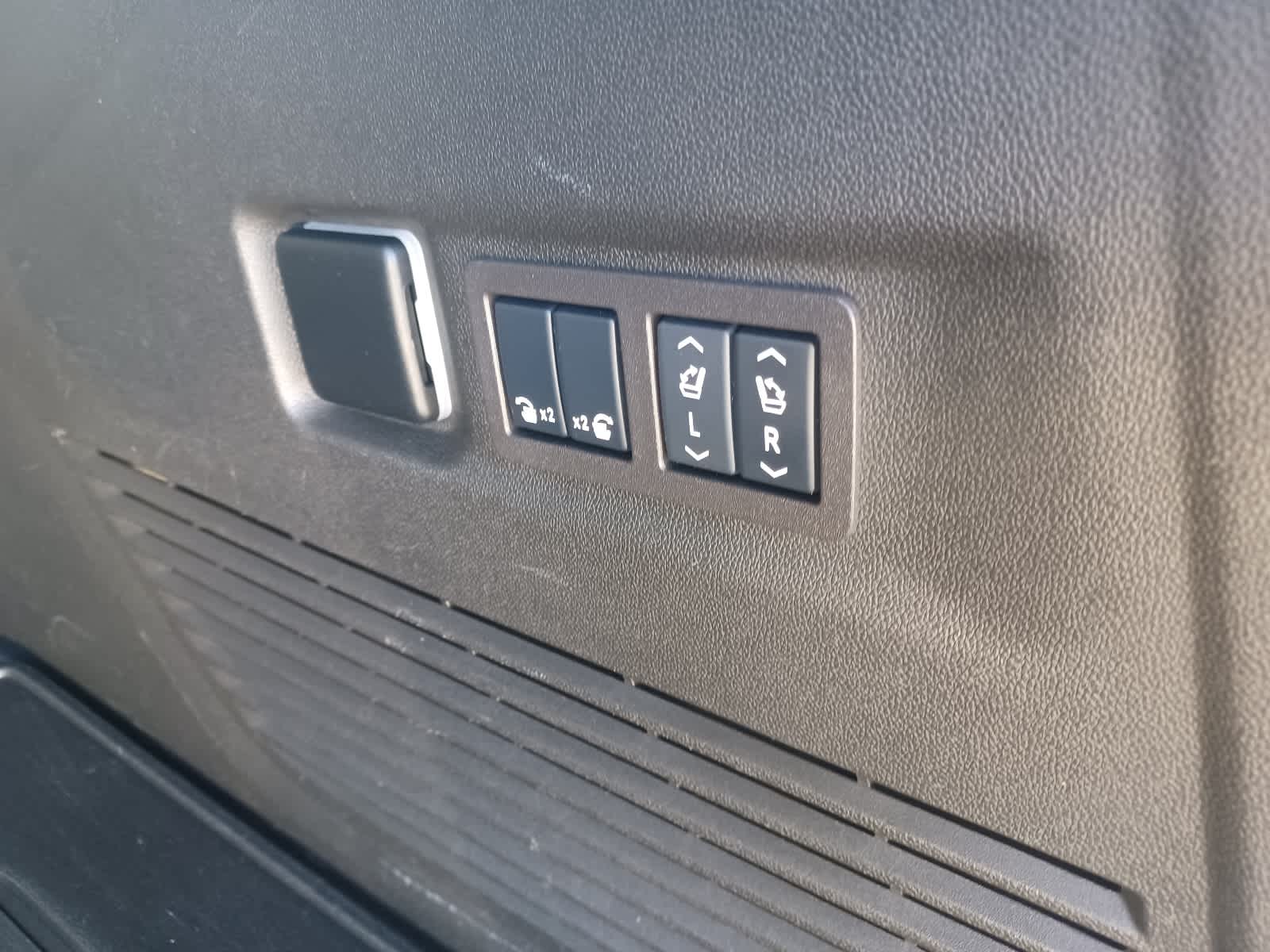 2024 GMC Yukon XL Denali Ultimate - Photo 25