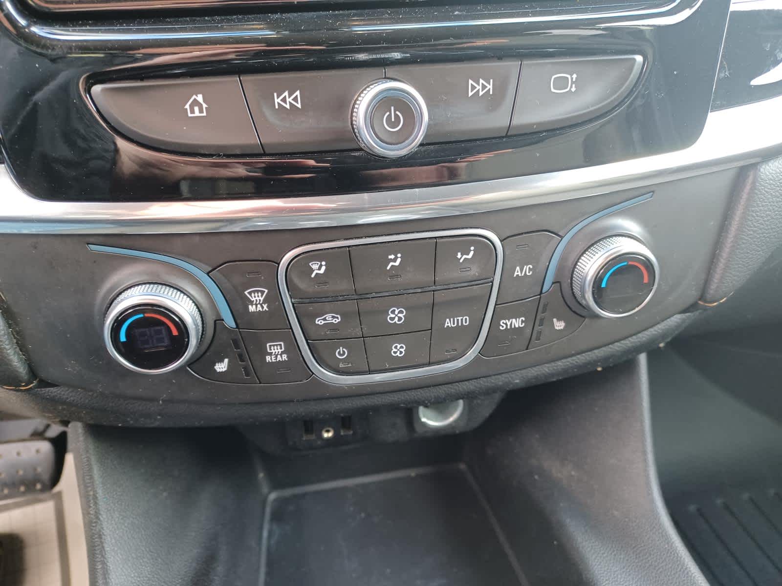 2018 Chevrolet Traverse LT Cloth