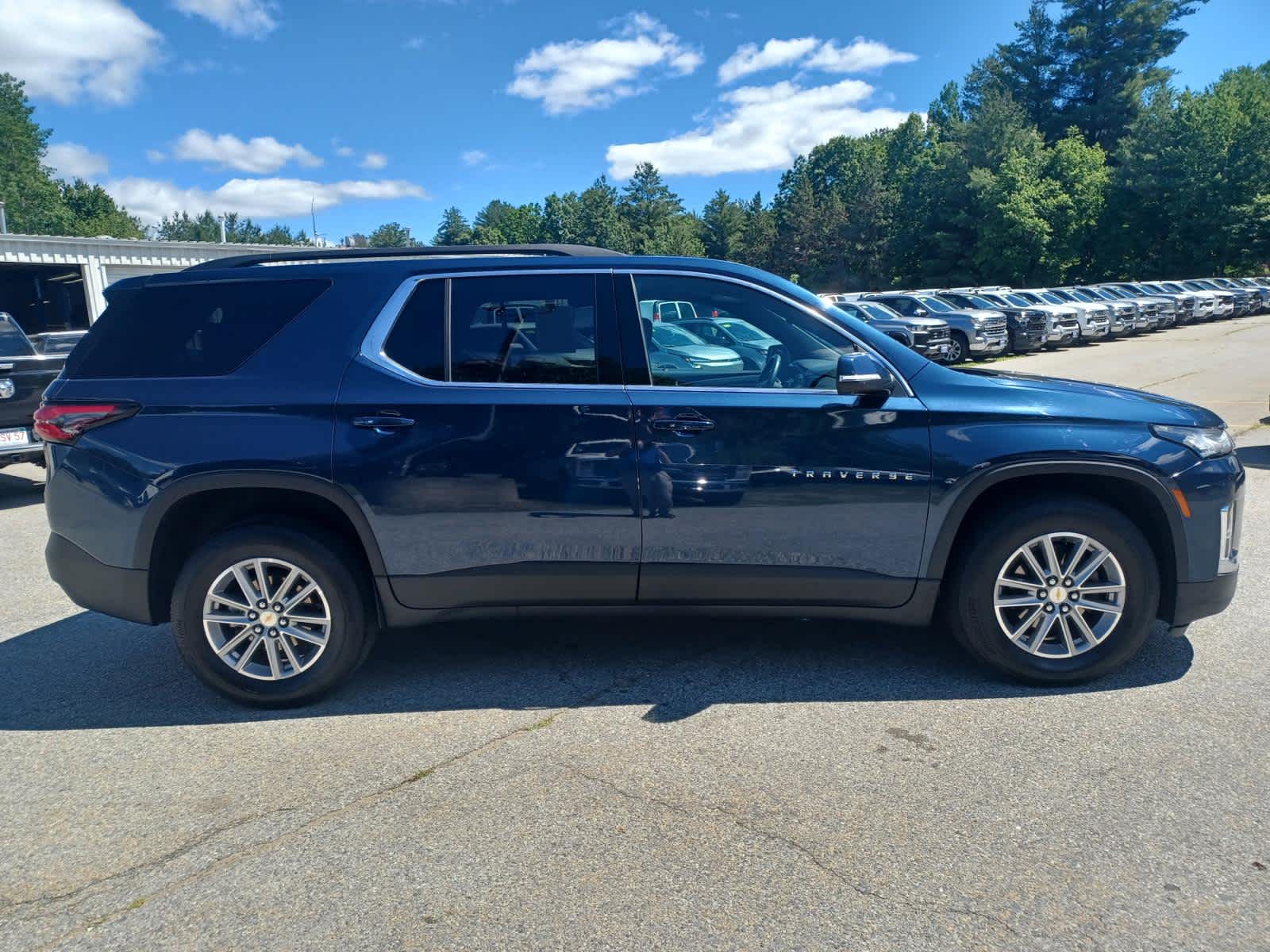 2023 Chevrolet Traverse LT Cloth