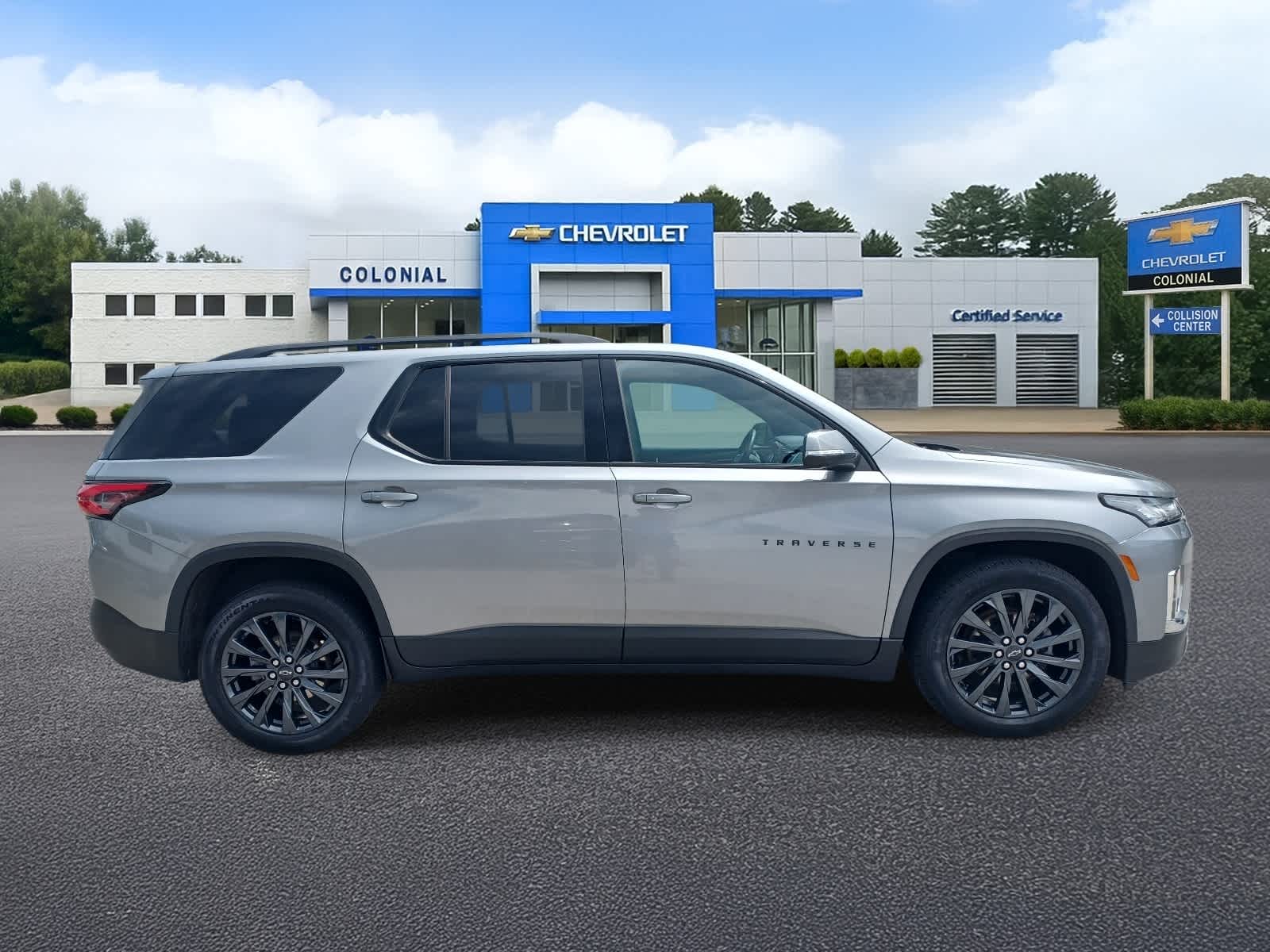 2023 Chevrolet Traverse RS