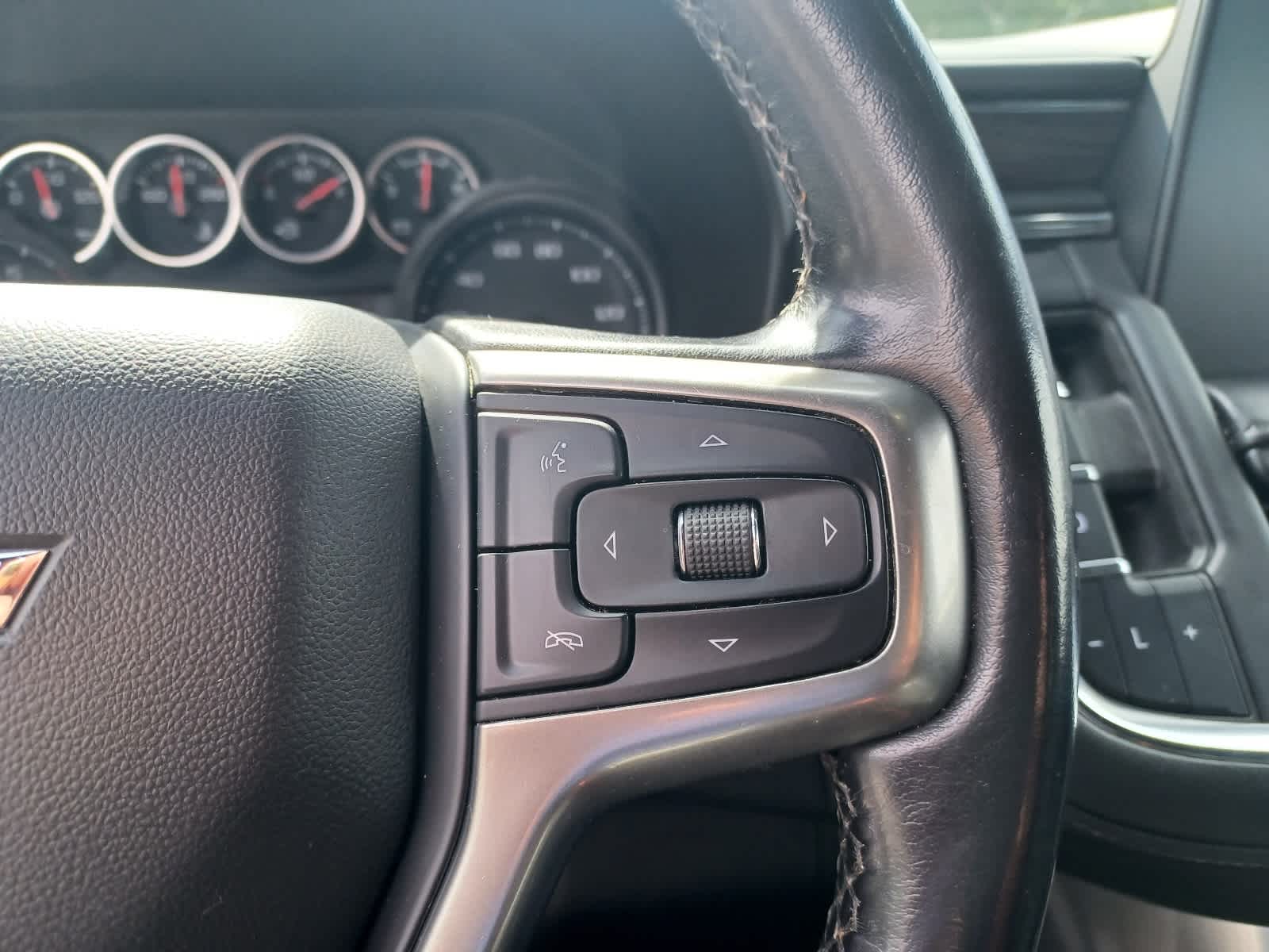 2023 Chevrolet Suburban LS