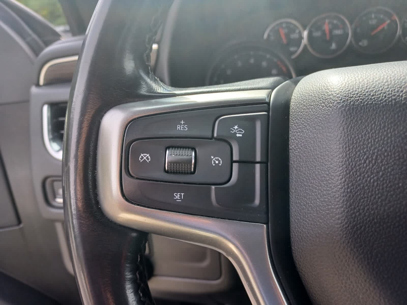 2023 Chevrolet Suburban LS