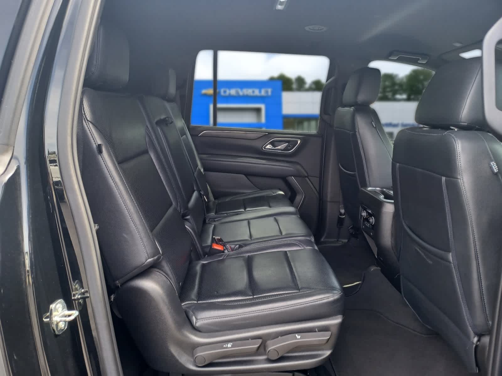2023 Chevrolet Suburban LS