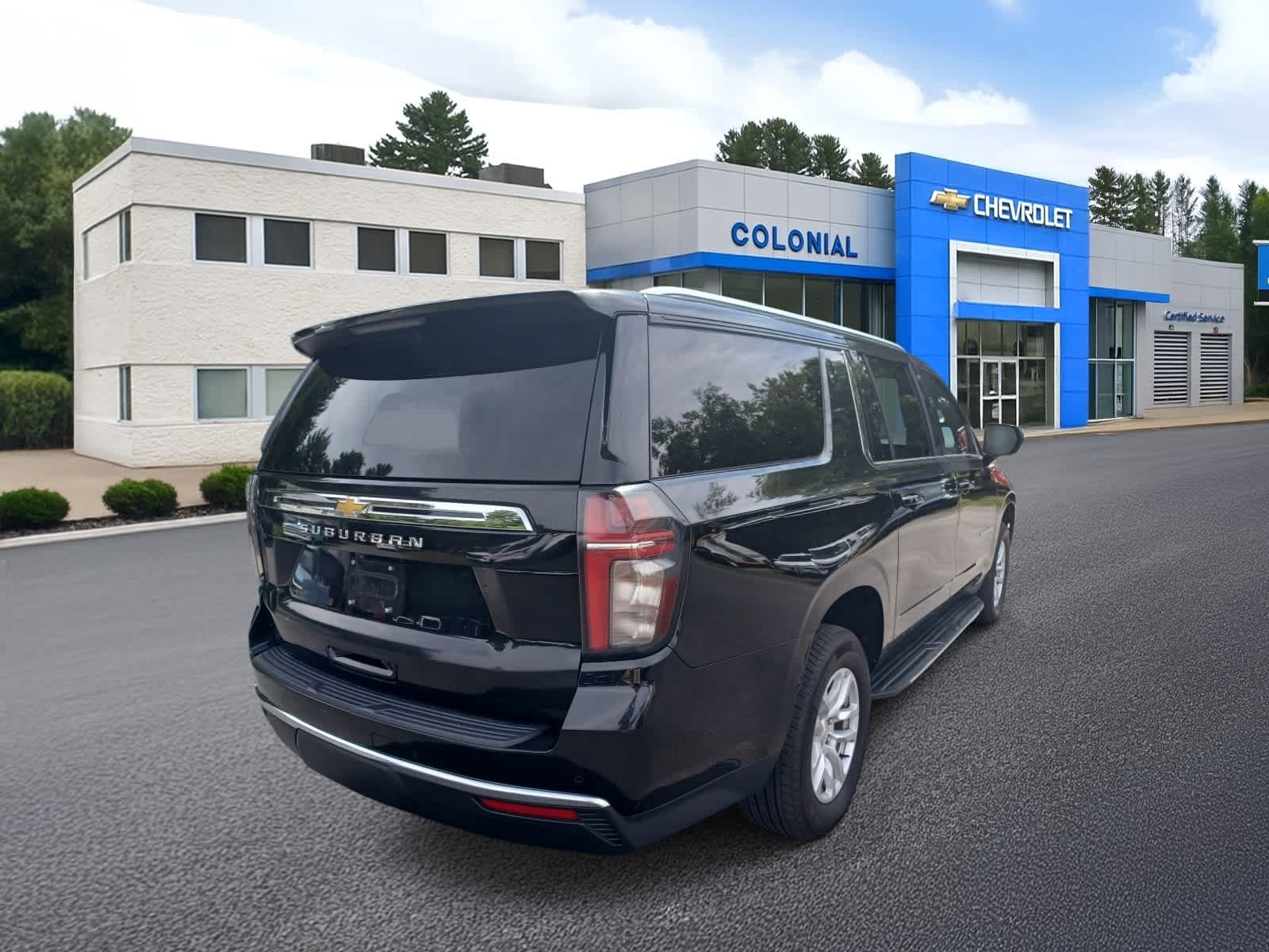 2023 Chevrolet Suburban LS