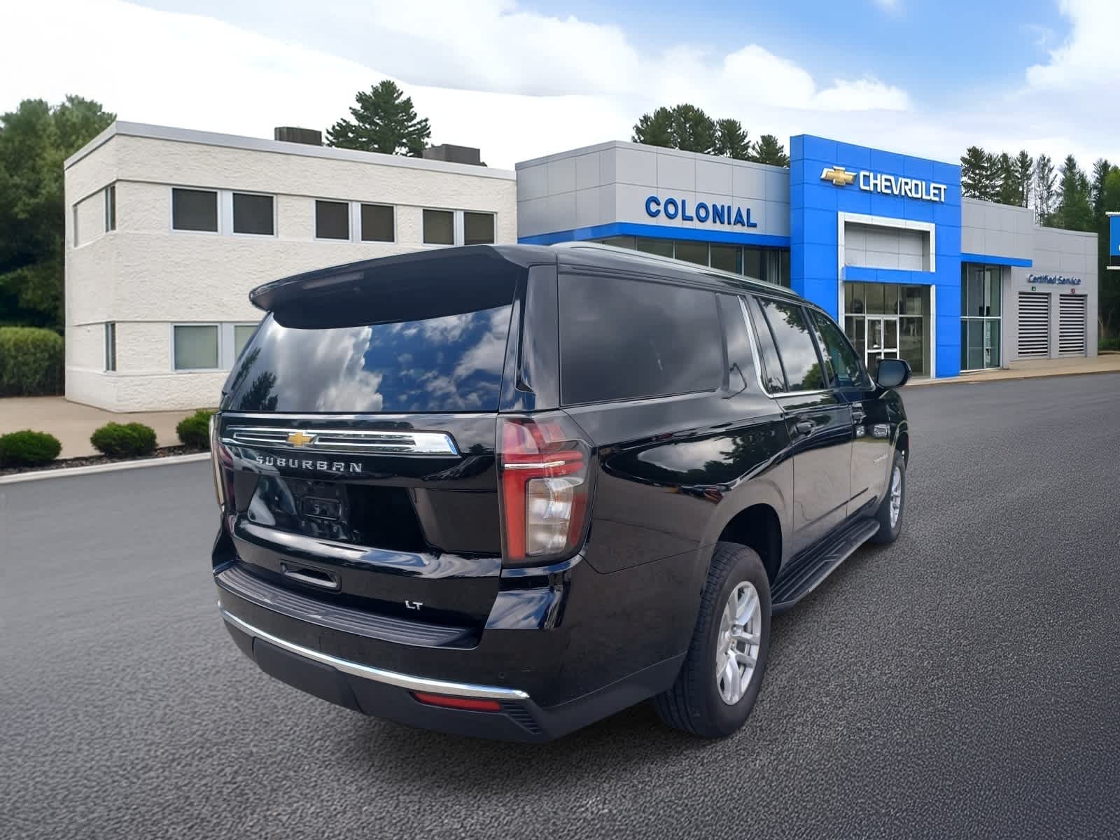 2024 Chevrolet Suburban LT