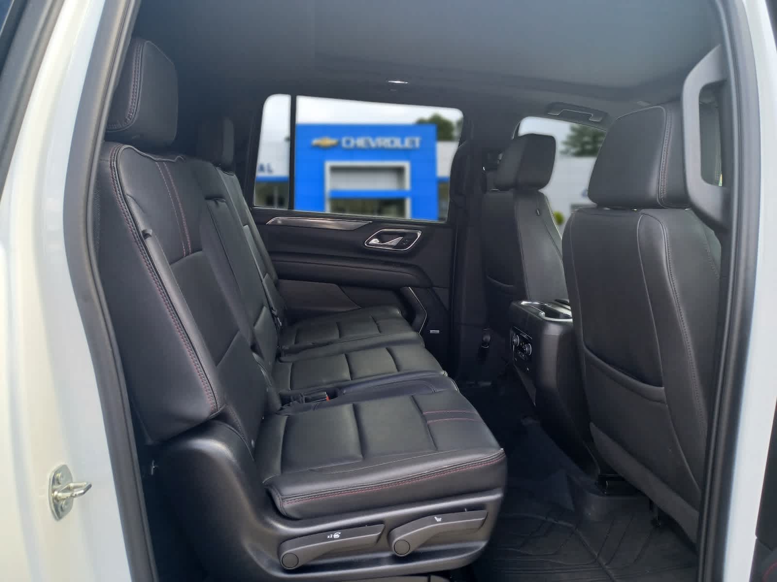 2023 Chevrolet Suburban RST