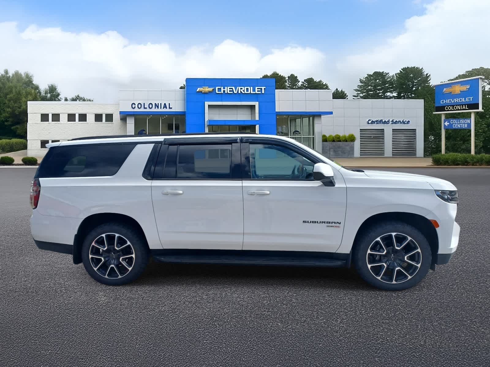 2023 Chevrolet Suburban RST