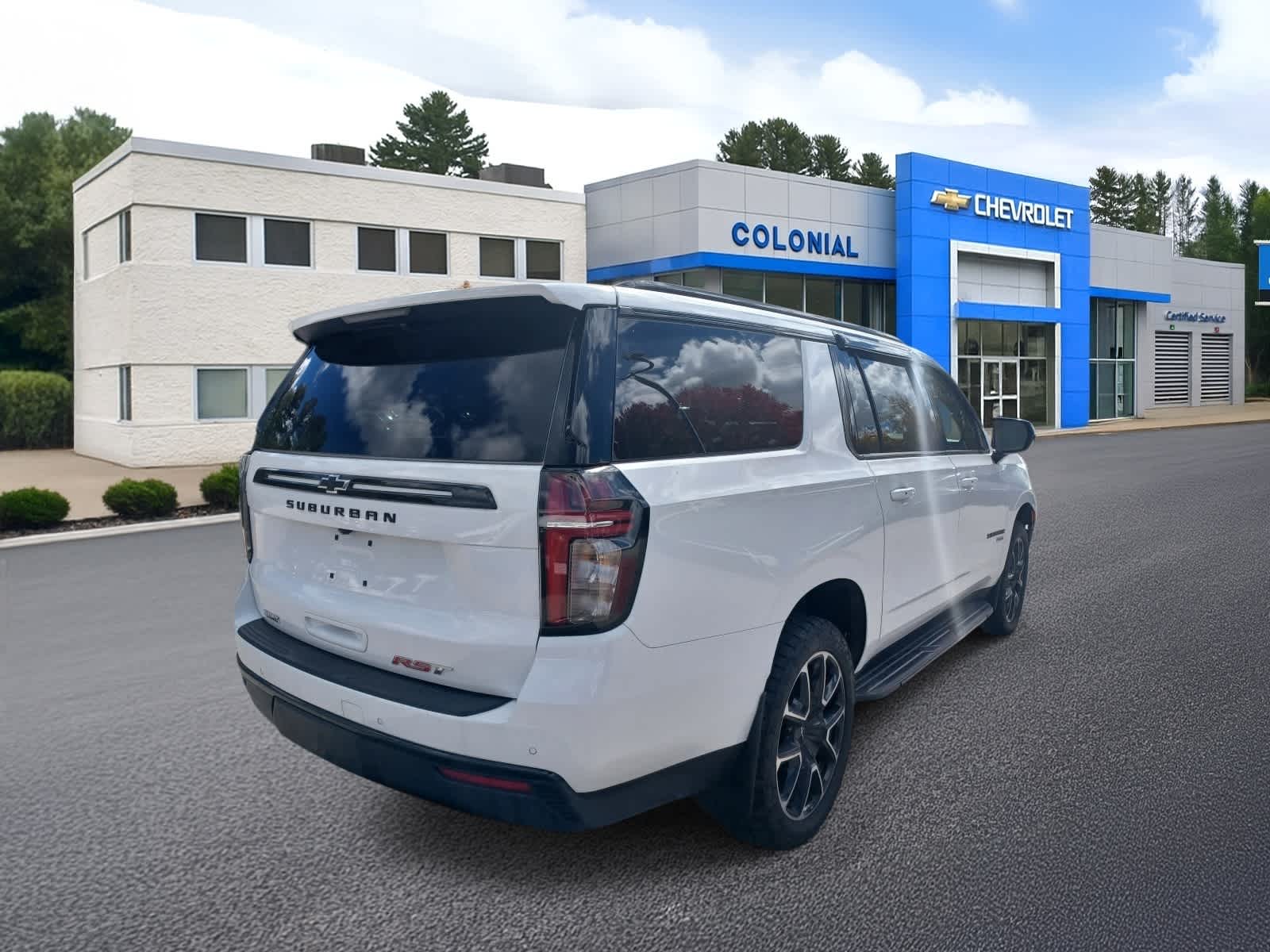 2023 Chevrolet Suburban RST