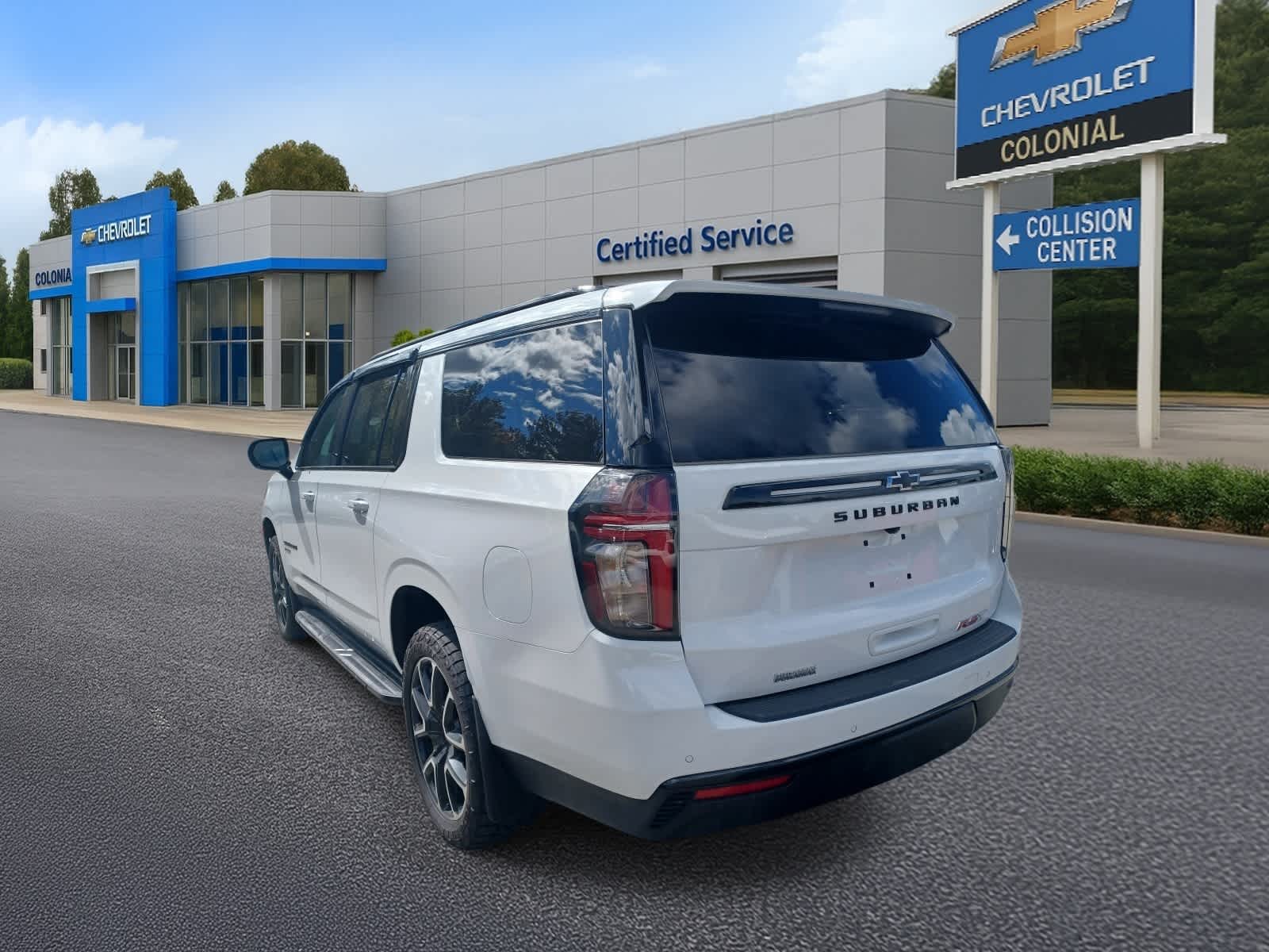 2023 Chevrolet Suburban RST