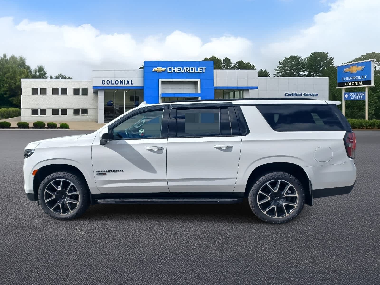 2023 Chevrolet Suburban RST
