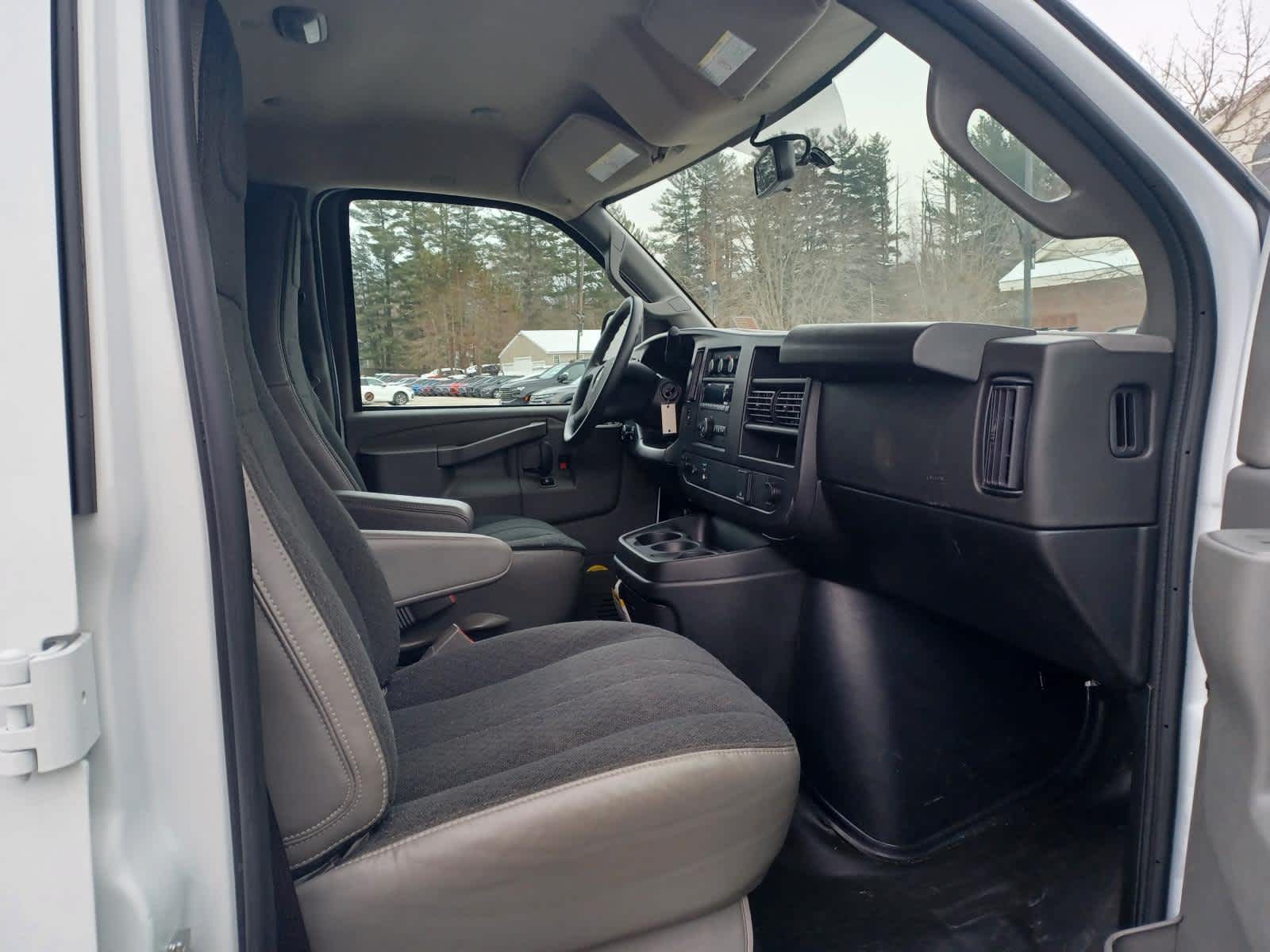 2024 GMC Savana Cargo 2500 Work Van