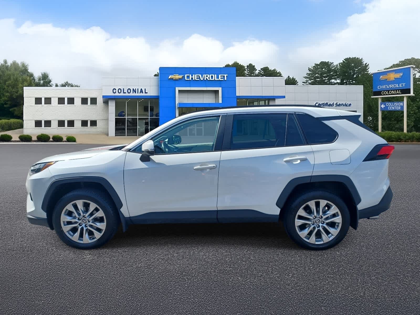 2025 Toyota RAV4 XLE Premium