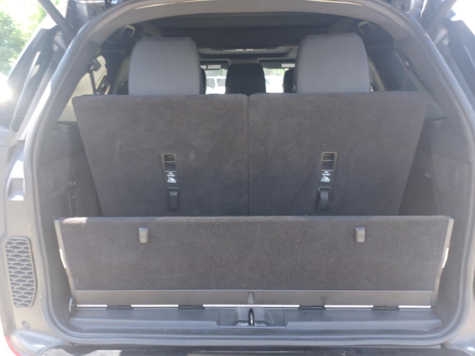 2020 Land Rover Discovery Landmark Edition